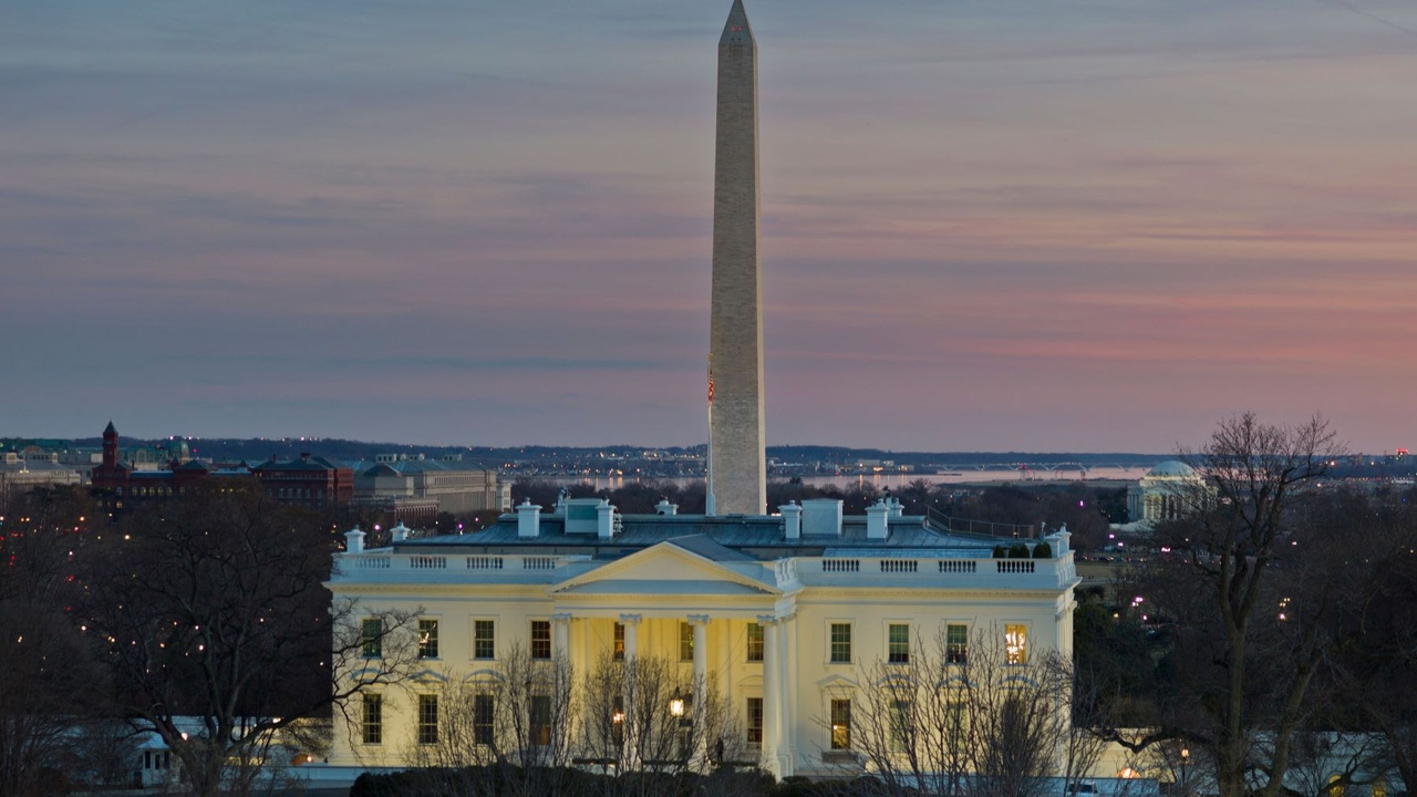 White House at dusk White House at dusk