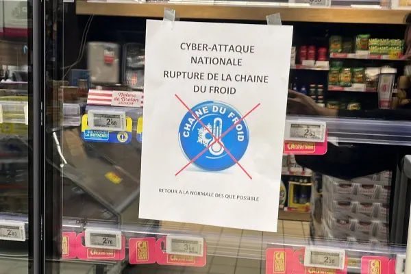 Cold chain breakage warning sign in French supermarket