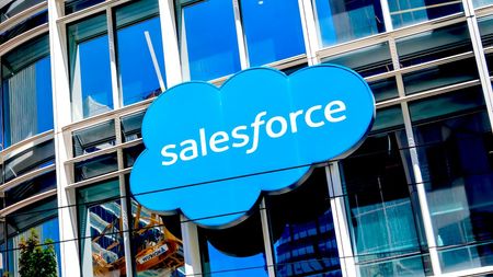 ShinyHunters launches Salesforce data leak site to extort 39 victims