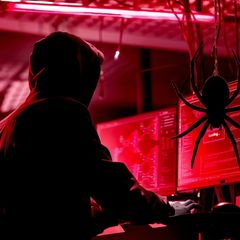 Alleged Scattered Spider hacker extradited to the United States